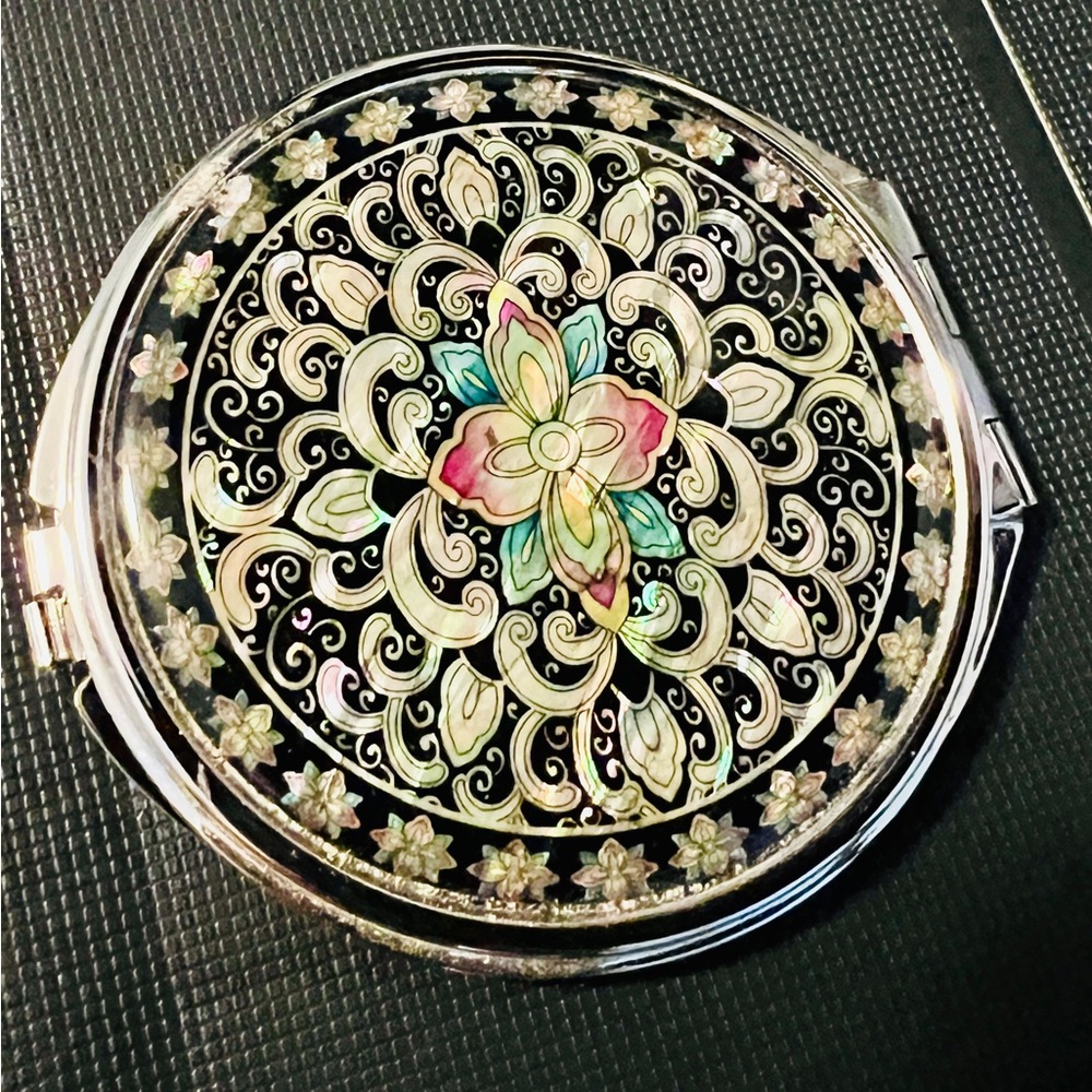Beautiful Slim Made In Korea Mother Of Pearl Make Up Mirror Travel Compact Black